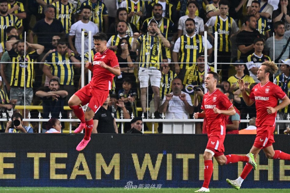 的带领下 的带领下